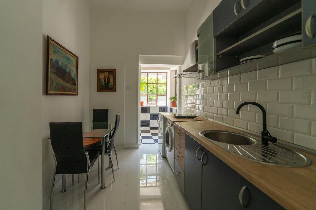 Sleep Hostel Ni Eksteriør billede